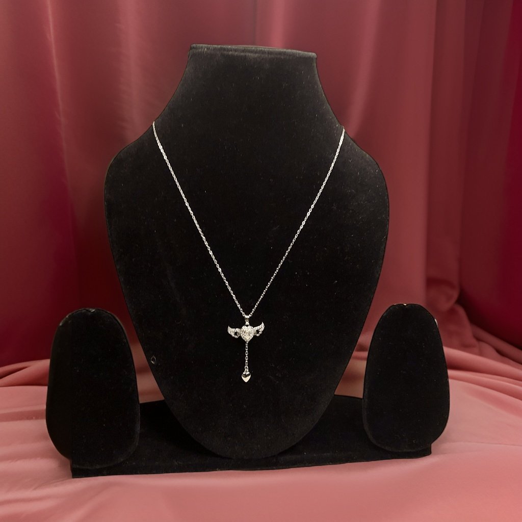 Add a whimsical touch to your ensemble with our Flappy Wing Pendant. This playful piece features a wing-shaped pendant that adds a sense of freedom to any outfit. The adjustable chain ensures a comfortable fit, making it suitable for all occasions.