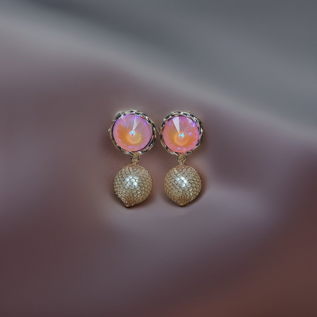 This beautiful earring is perfect for adding a touch of style to your look. It's crafted with care to ensure both durability and elegance. The sleek design and high-quality materials make it an ideal accessory for any occasion.