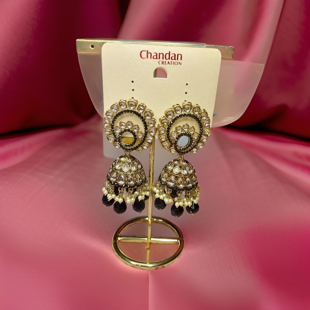 This beautiful earring is perfect for adding a touch of style to your look. It's crafted with care to ensure both durability and elegance. The sleek design and high-quality materials make it an ideal accessory for any occasion.