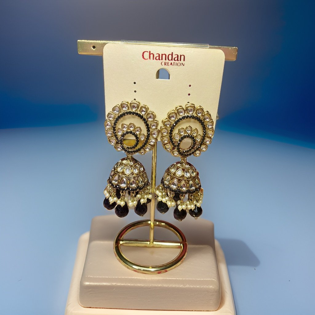 This beautiful earring is perfect for adding a touch of style to your look. It's crafted with care to ensure both durability and elegance. The sleek design and high-quality materials make it an ideal accessory for any occasion.