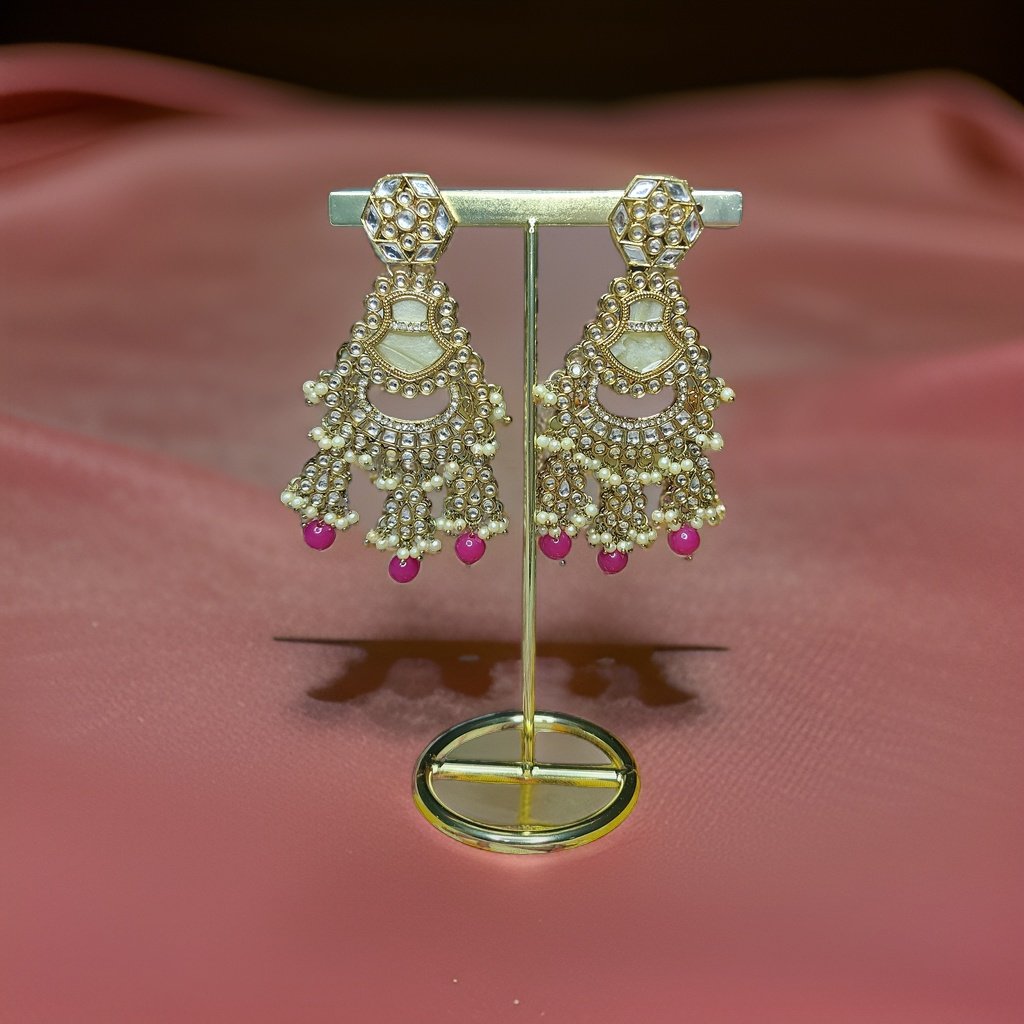 This beautiful earring is perfect for adding a touch of style to your look. It's crafted with care to ensure both durability and elegance. The sleek design and high-quality materials make it an ideal accessory for any occasion.