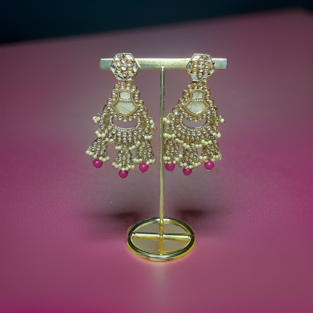 This beautiful earring is perfect for adding a touch of style to your look. It's crafted with care to ensure both durability and elegance. The sleek design and high-quality materials make it an ideal accessory for any occasion.