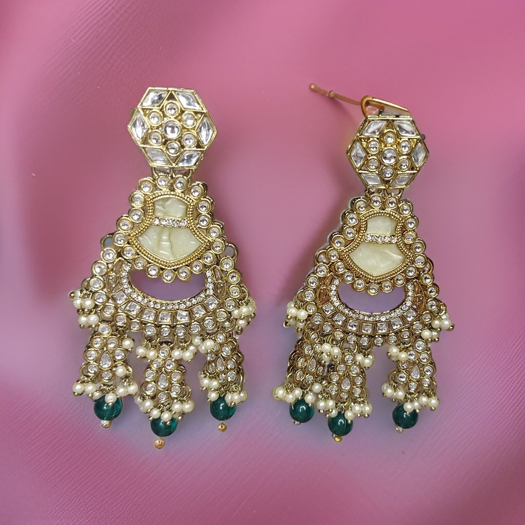 This beautiful earring is perfect for adding a touch of style to your look. It's crafted with care to ensure both durability and elegance. The sleek design and high-quality materials make it an ideal accessory for any occasion.