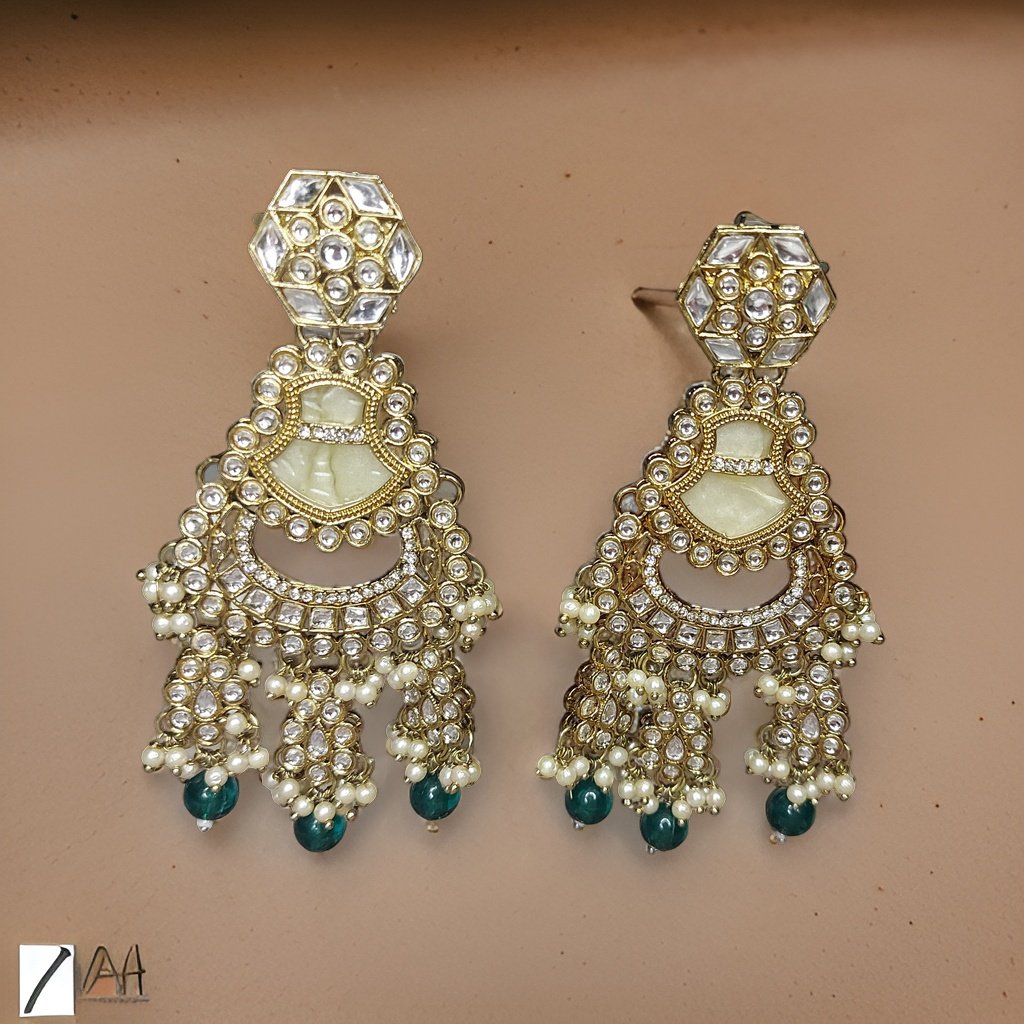 This beautiful earring is perfect for adding a touch of style to your look. It's crafted with care to ensure both durability and elegance. The sleek design and high-quality materials make it an ideal accessory for any occasion.