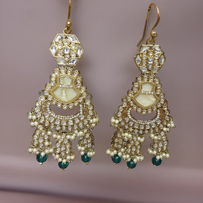 This beautiful earring is perfect for adding a touch of style to your look. It's crafted with care to ensure both durability and elegance. The sleek design and high-quality materials make it an ideal accessory for any occasion.