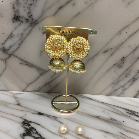 This beautiful earring is perfect for adding a touch of style to your look. It's crafted with care to ensure both durability and elegance. The sleek design and high-quality materials make it an ideal accessory for any occasion.