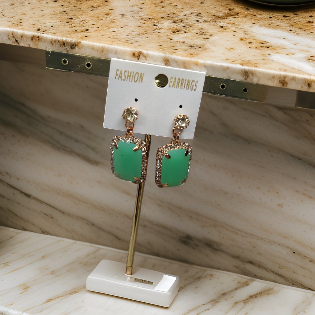 This beautiful earring is perfect for adding a touch of style to your look. It's crafted with care to ensure both durability and elegance. The sleek design and high-quality materials make it an ideal accessory for any occasion.