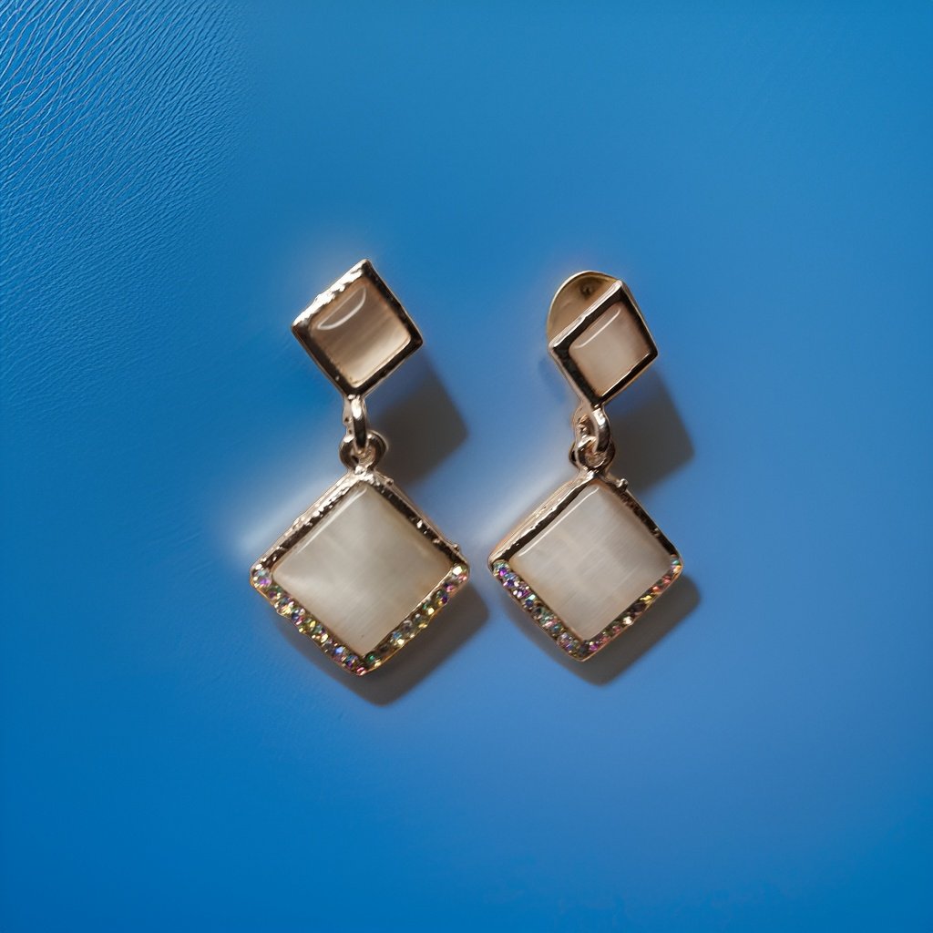 This beautiful earring is perfect for adding a touch of style to your look. It's crafted with care to ensure both durability and elegance. The sleek design and high-quality materials make it an ideal accessory for any occasion.