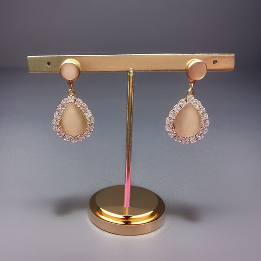 This beautiful earring is perfect for adding a touch of style to your look. It's crafted with care to ensure both durability and elegance. The sleek design and high-quality materials make it an ideal accessory for any occasion.