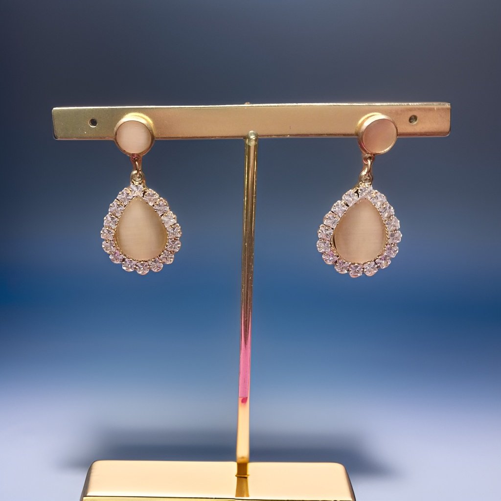 This beautiful earring is perfect for adding a touch of style to your look. It's crafted with care to ensure both durability and elegance. The sleek design and high-quality materials make it an ideal accessory for any occasion.