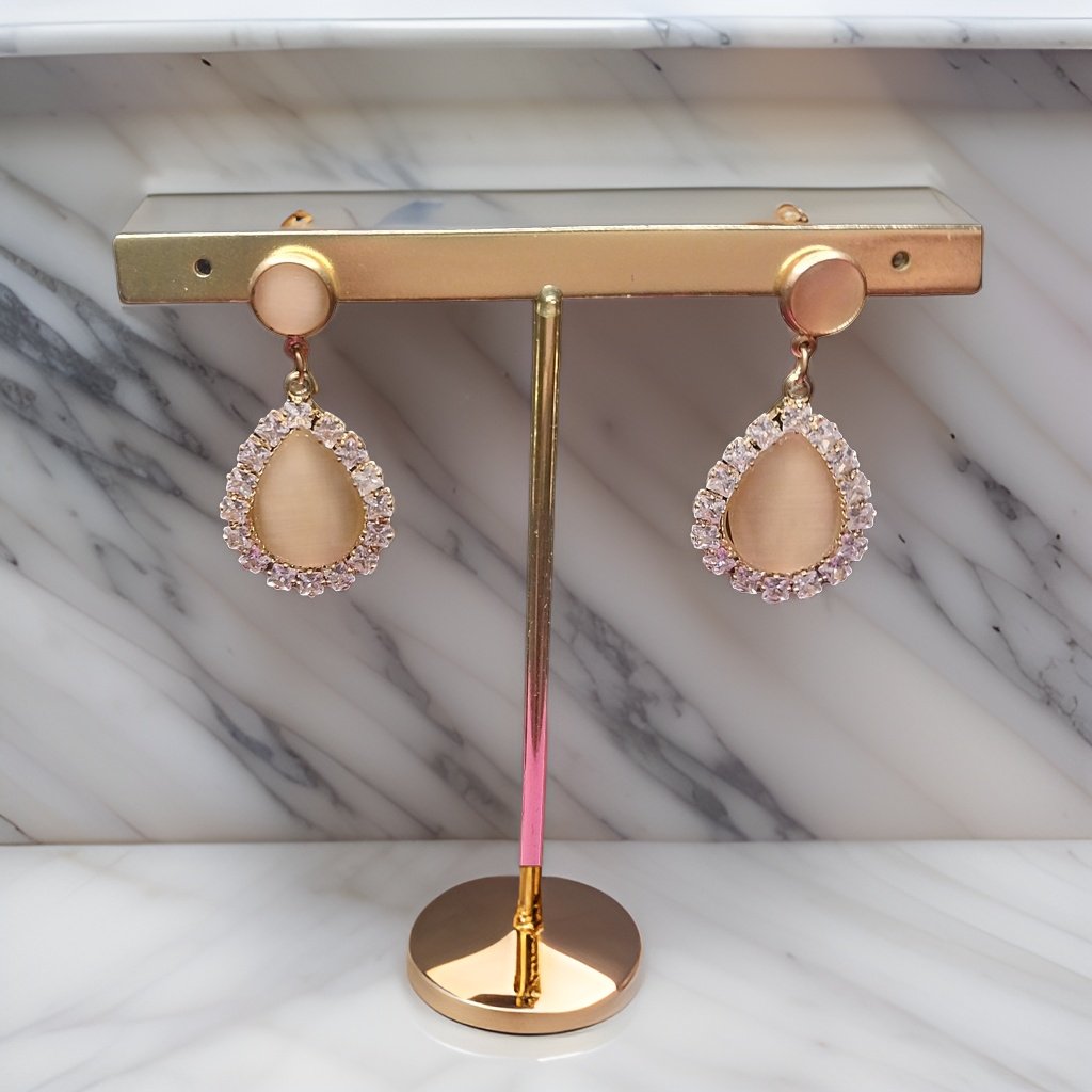 This beautiful earring is perfect for adding a touch of style to your look. It's crafted with care to ensure both durability and elegance. The sleek design and high-quality materials make it an ideal accessory for any occasion.