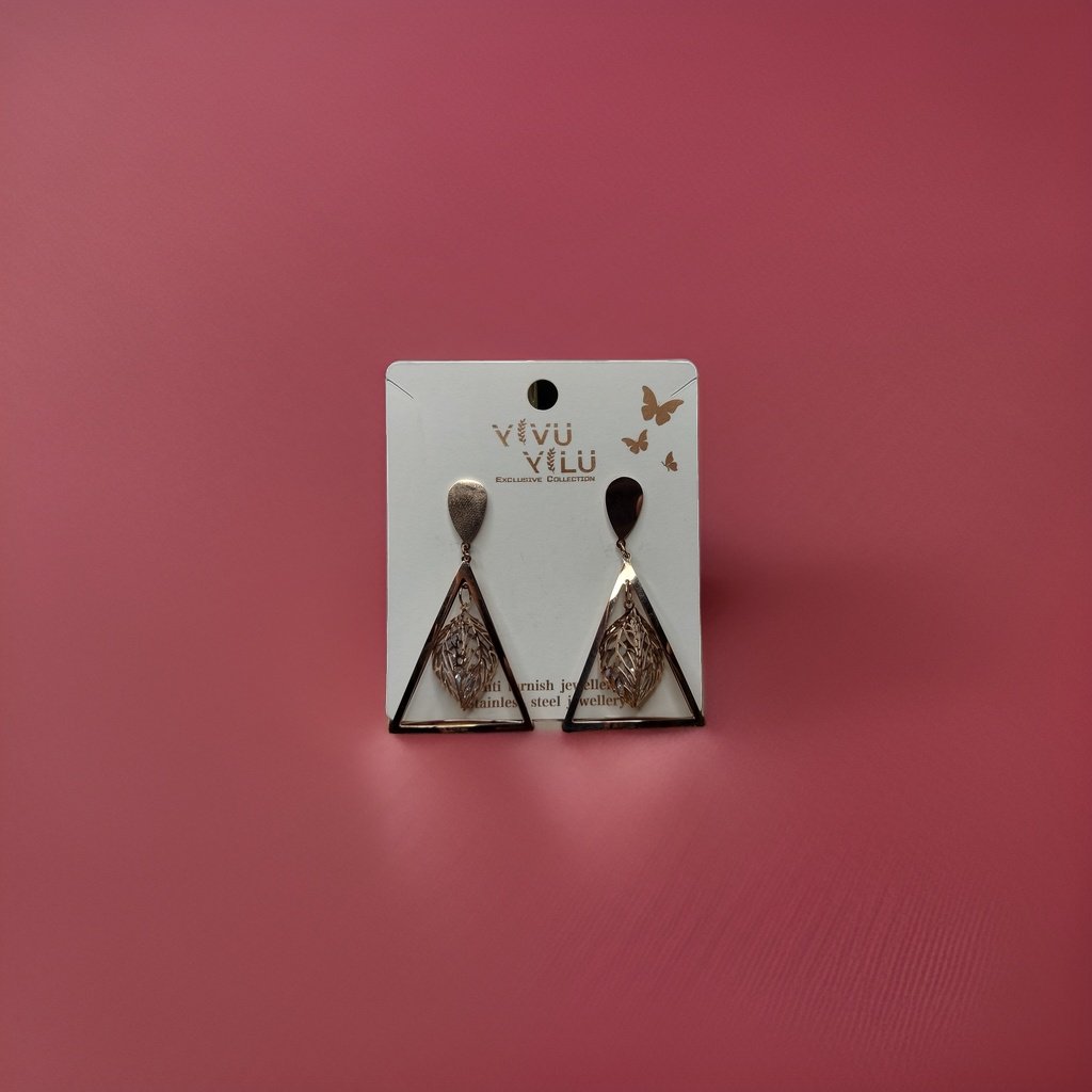 This beautiful earring is perfect for adding a touch of style to your look. It's crafted with care to ensure both durability and elegance. The sleek design and high-quality materials make it an ideal accessory for any occasion.