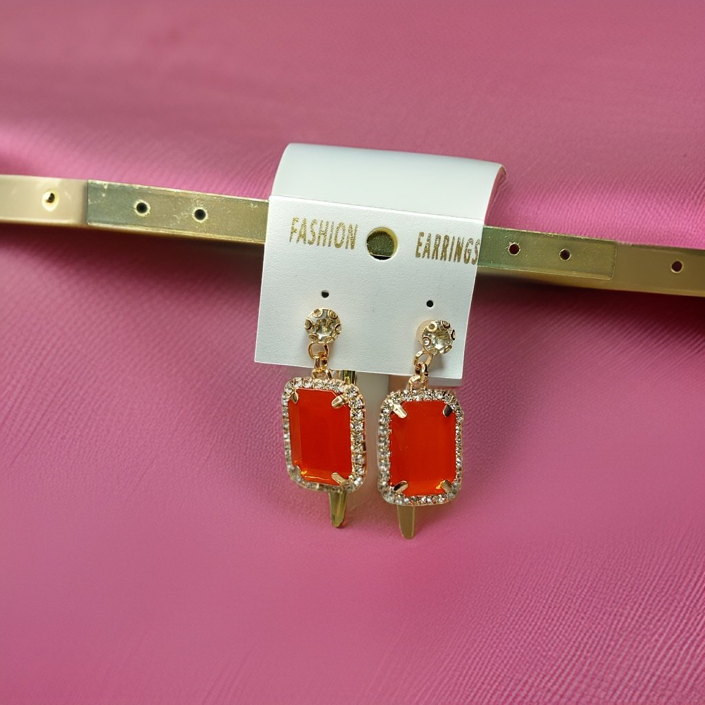 This beautiful earring is perfect for adding a touch of style to your look. It's crafted with care to ensure both durability and elegance. The sleek design and high-quality materials make it an ideal accessory for any occasion.