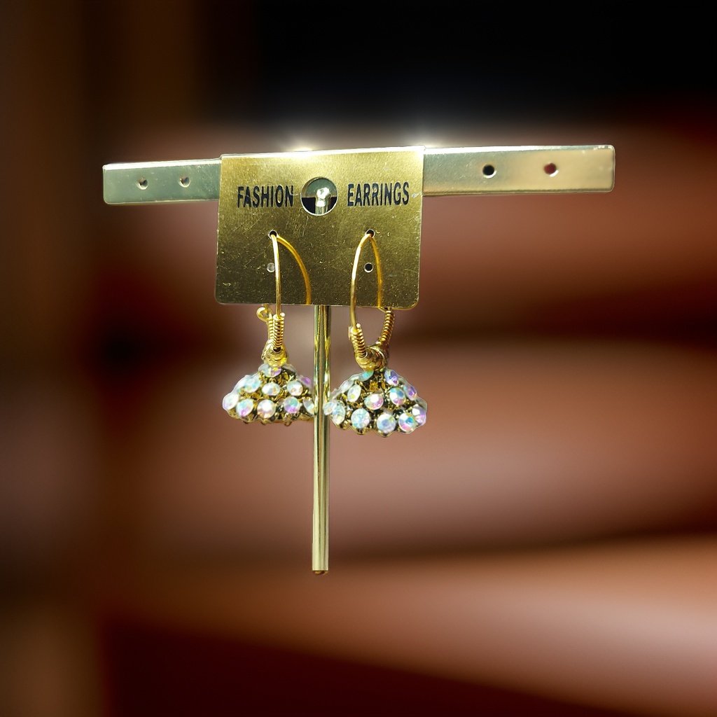 This beautiful earring is perfect for adding a touch of style to your look. It's crafted with care to ensure both durability and elegance. The sleek design and high-quality materials make it an ideal accessory for any occasion.