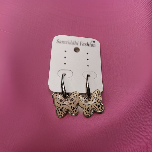 This beautiful earring is perfect for adding a touch of style to your look. It's crafted with care to ensure both durability and elegance. The sleek design and high-quality materials make it an ideal accessory for any occasion.