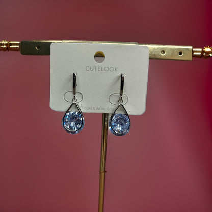 This beautiful earring is perfect for adding a touch of style to your look. It's crafted with care to ensure both durability and elegance. The sleek design and high-quality materials make it an ideal accessory for any occasion.