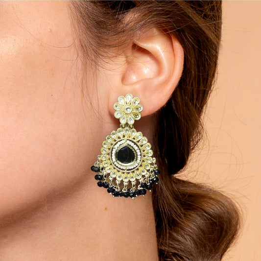This beautiful earring is perfect for adding a touch of style to your look. It's crafted with care to ensure both durability and elegance. The sleek design and high-quality materials make it an ideal accessory for any occasion.