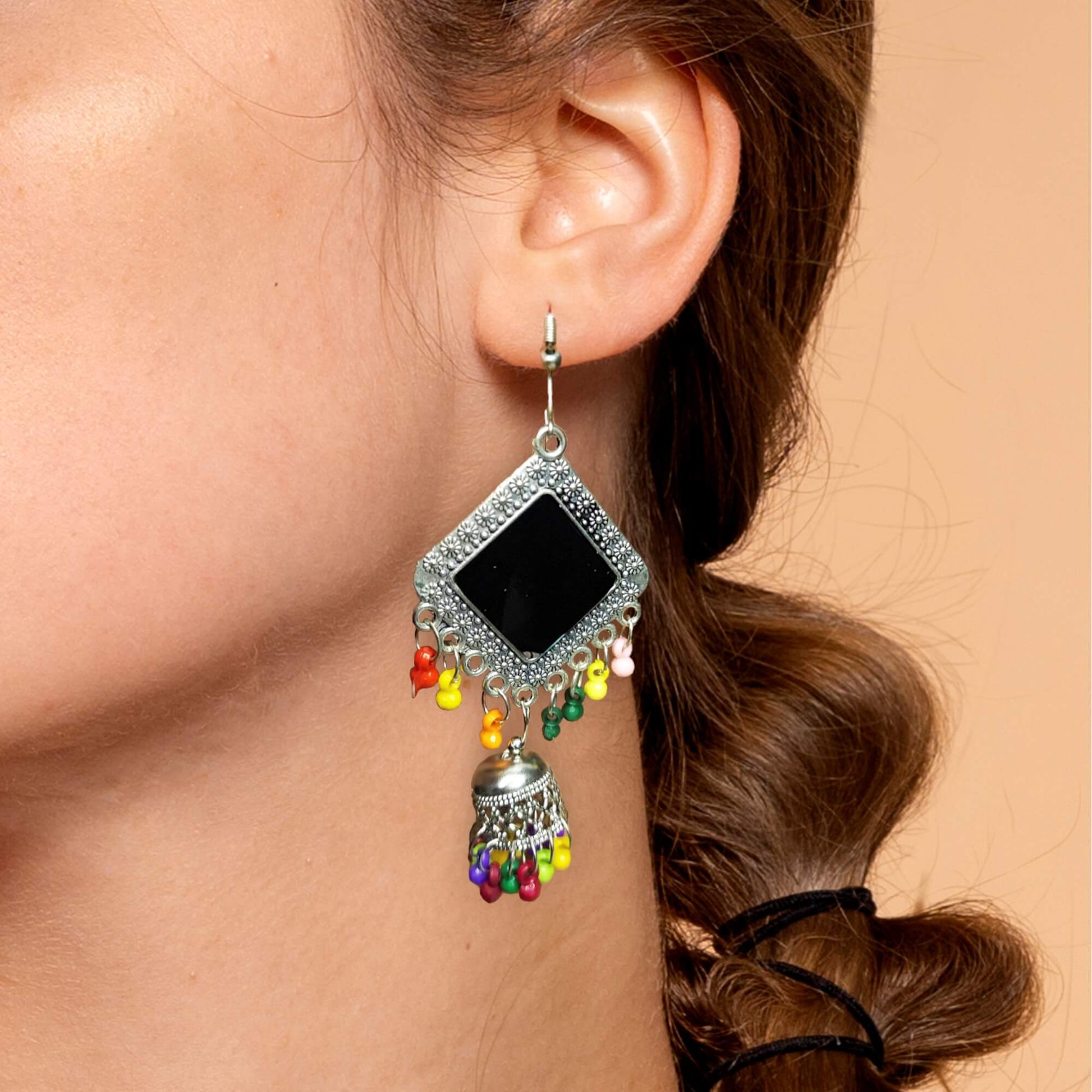 This beautiful earring is perfect for adding a touch of style to your look. It's crafted with care to ensure both durability and elegance. The sleek design and high-quality materials make it an ideal accessory for any occasion.